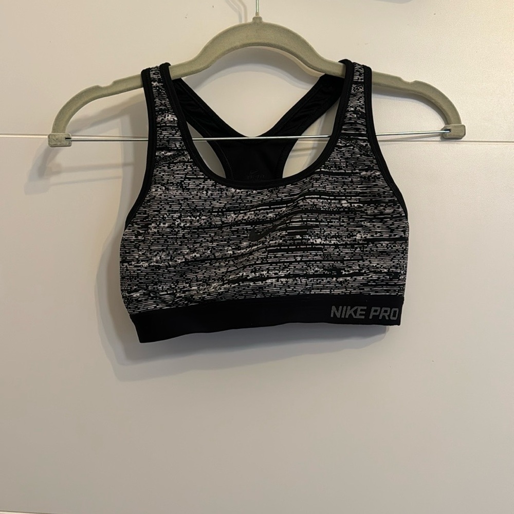 Nike Pro Women's Black Sports Bra
